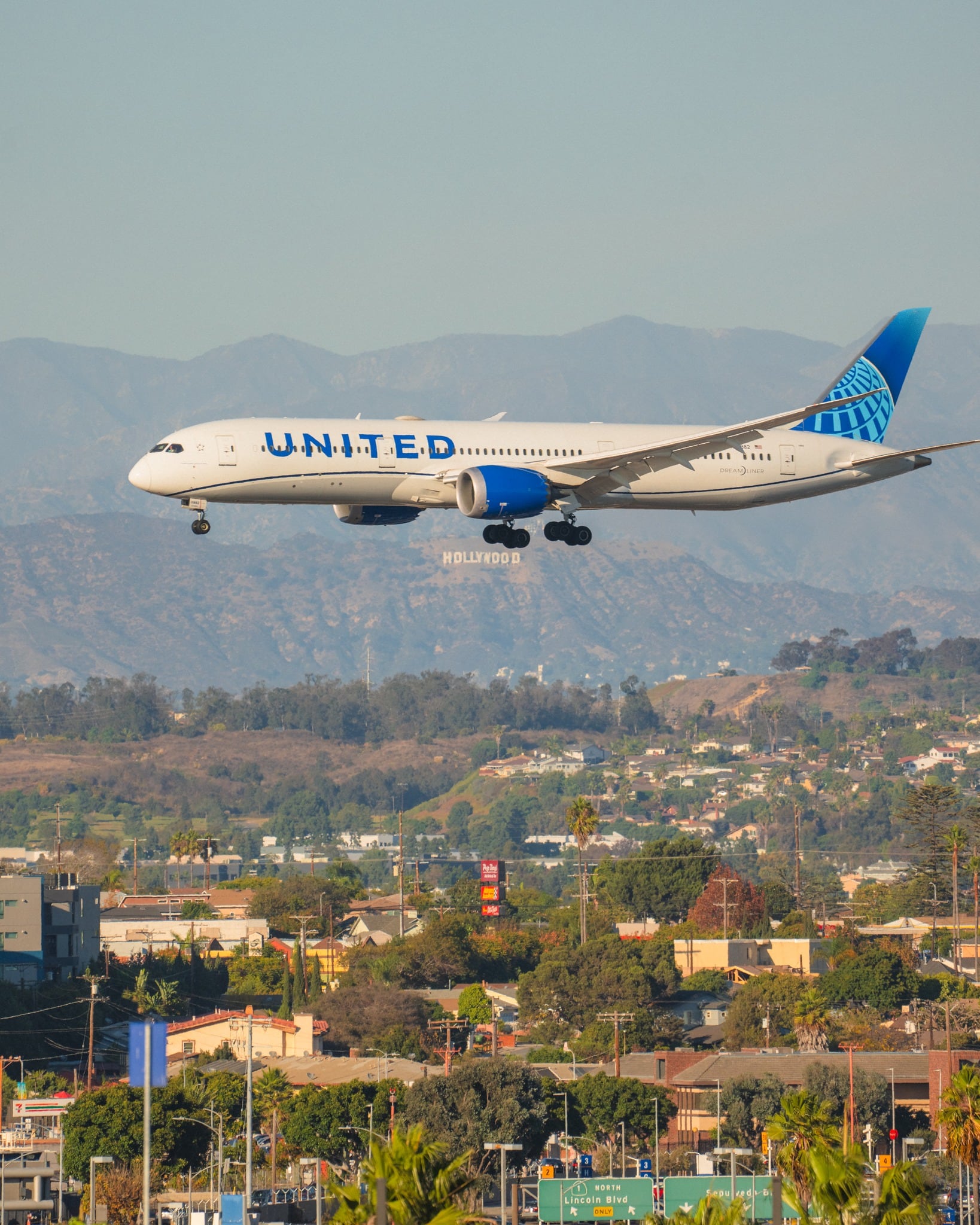 Momento de tensión en LAX: evacúan vuelo 2127 de United