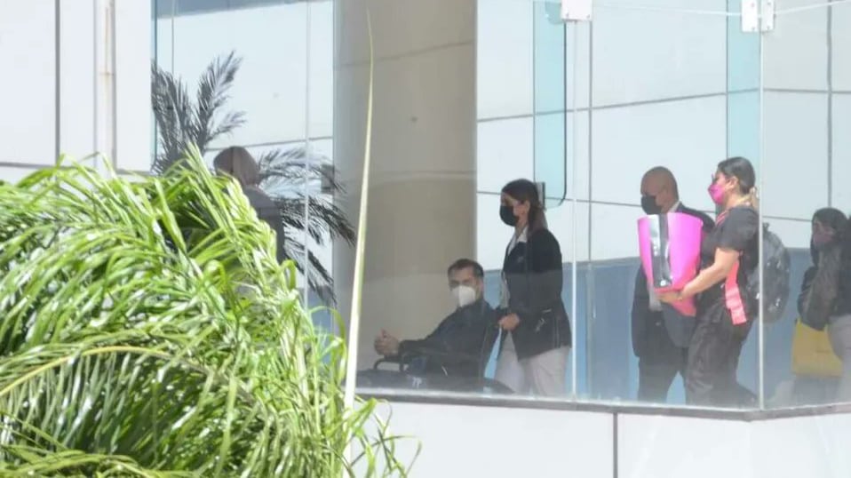 Jaime Rodríguez Calderón, “el Bronco”, sale del hospital privado