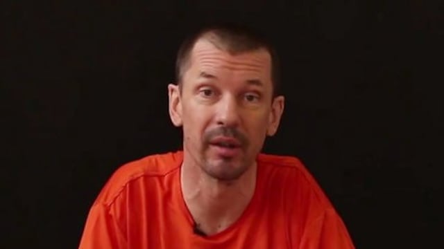 <span>Durante aproximadamente 5 minutos, el rehén advierte que Estados Unidos y sus aliados han estado emprendiendo una tercera guerra mundial.</span>