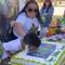 Niño explota contra su tía por aventarlo al pastel (VIDEO)