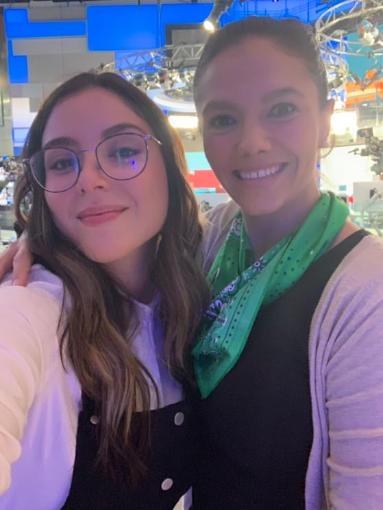 Estefanía Veloz (IZQ).