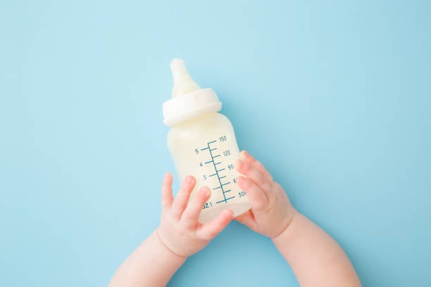 Bebé murió por tomar leche con fentanilo que le dio su madre; ella quería darle cocaína