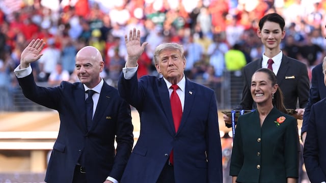Gianni Infantino, Donald Trump y Claudia Sheinbaum en la entrega de medallas del Mundial 2026