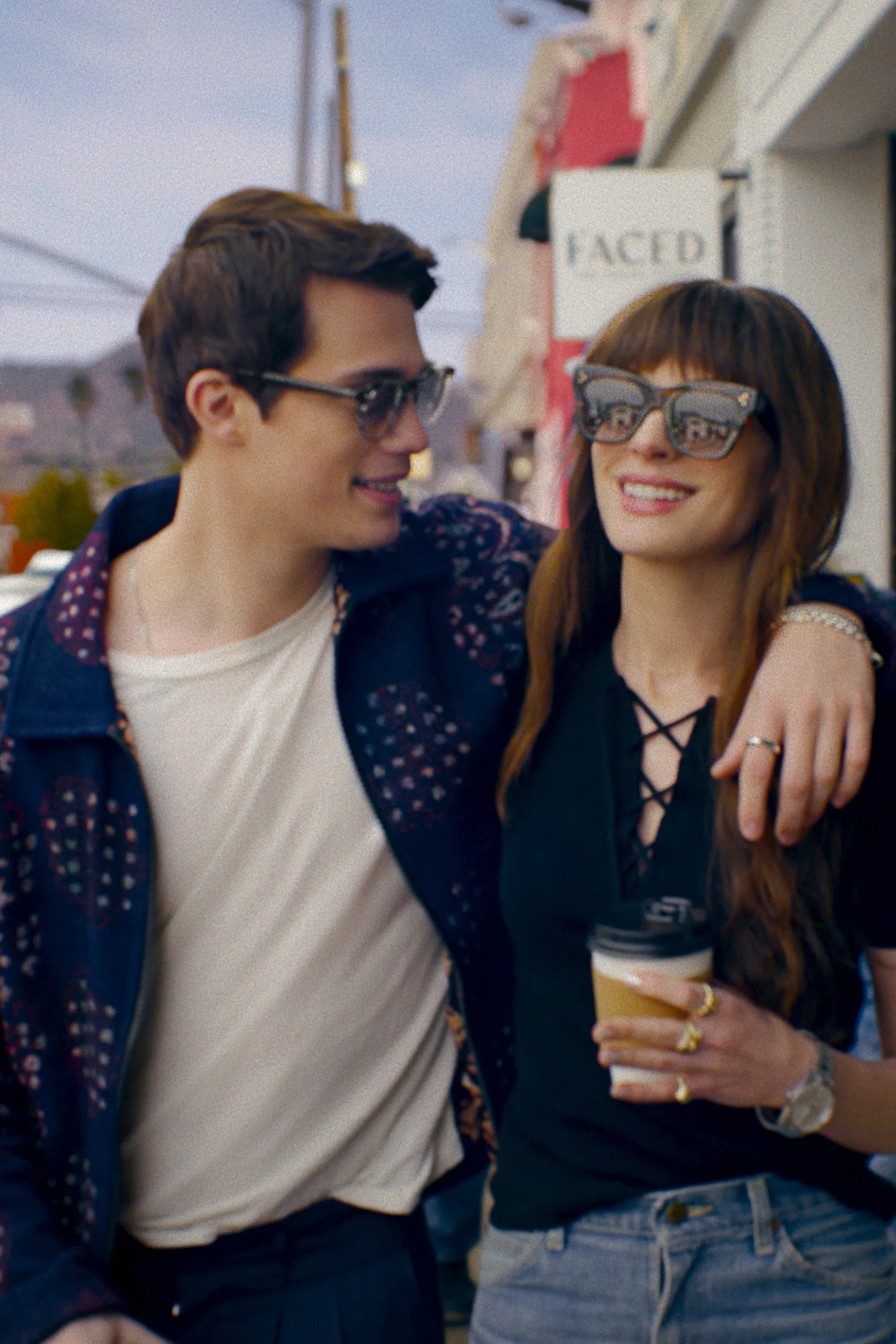 Anne Hathaway protagoniza el tráiler de The Idea of You, la película inspirada en un fanfic de Harry Styles para Prime Video