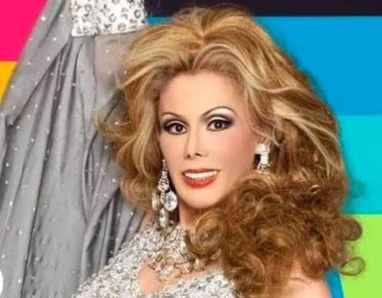 Francis, vedette y drag queen mexicana