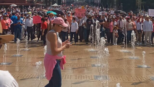 Prenden fuentes danzantes a asistentes de la marcha por el INE