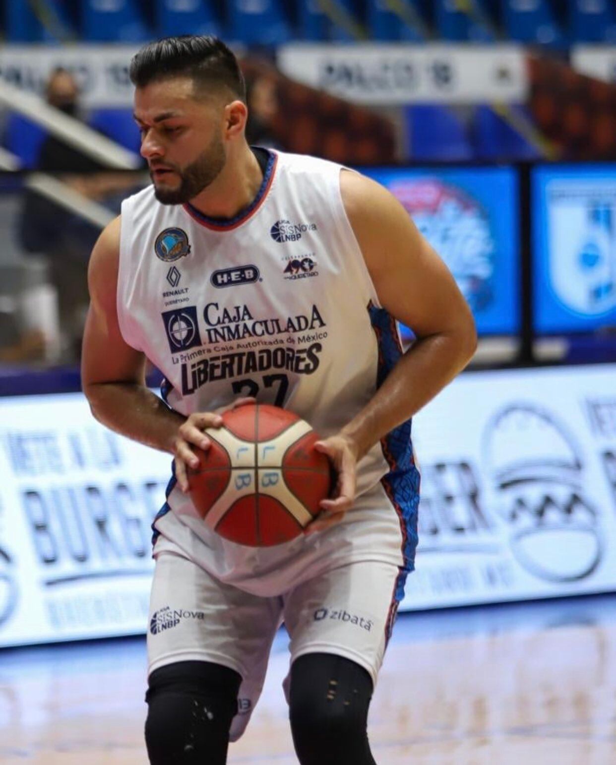 Basquetbolista Alexis Cervantes