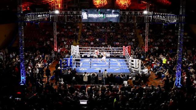 Marco Verde en su pelea en Sinaloa