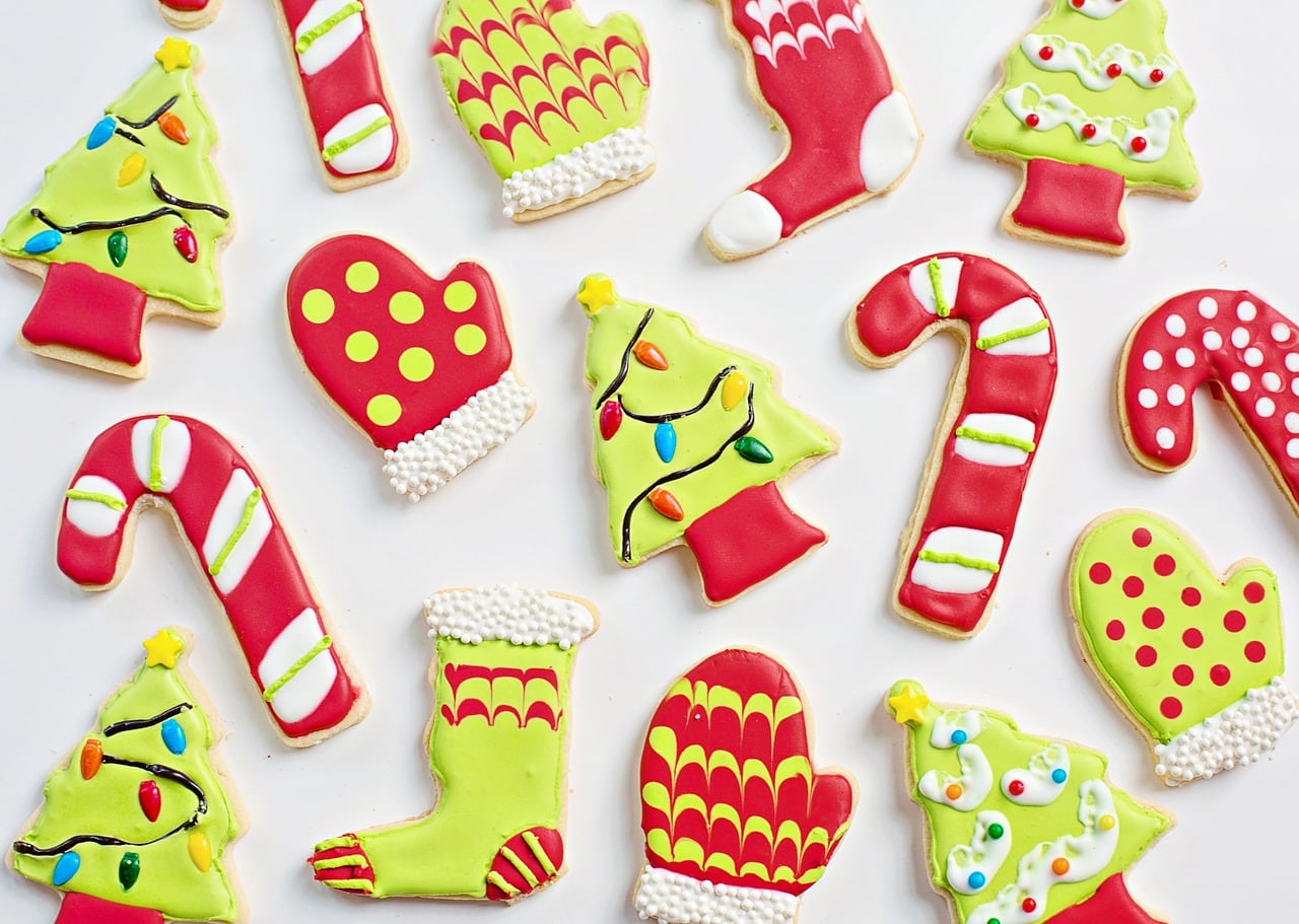 Galletas de Navidad con forma de bastón, árbol y guante