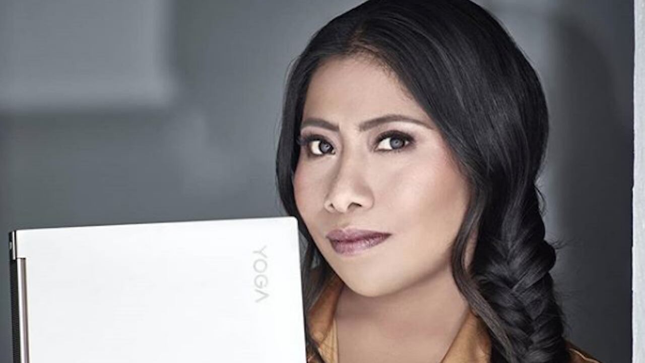 Aprovechando la fama: Yalitza se convierte en el rostro de ordenadores