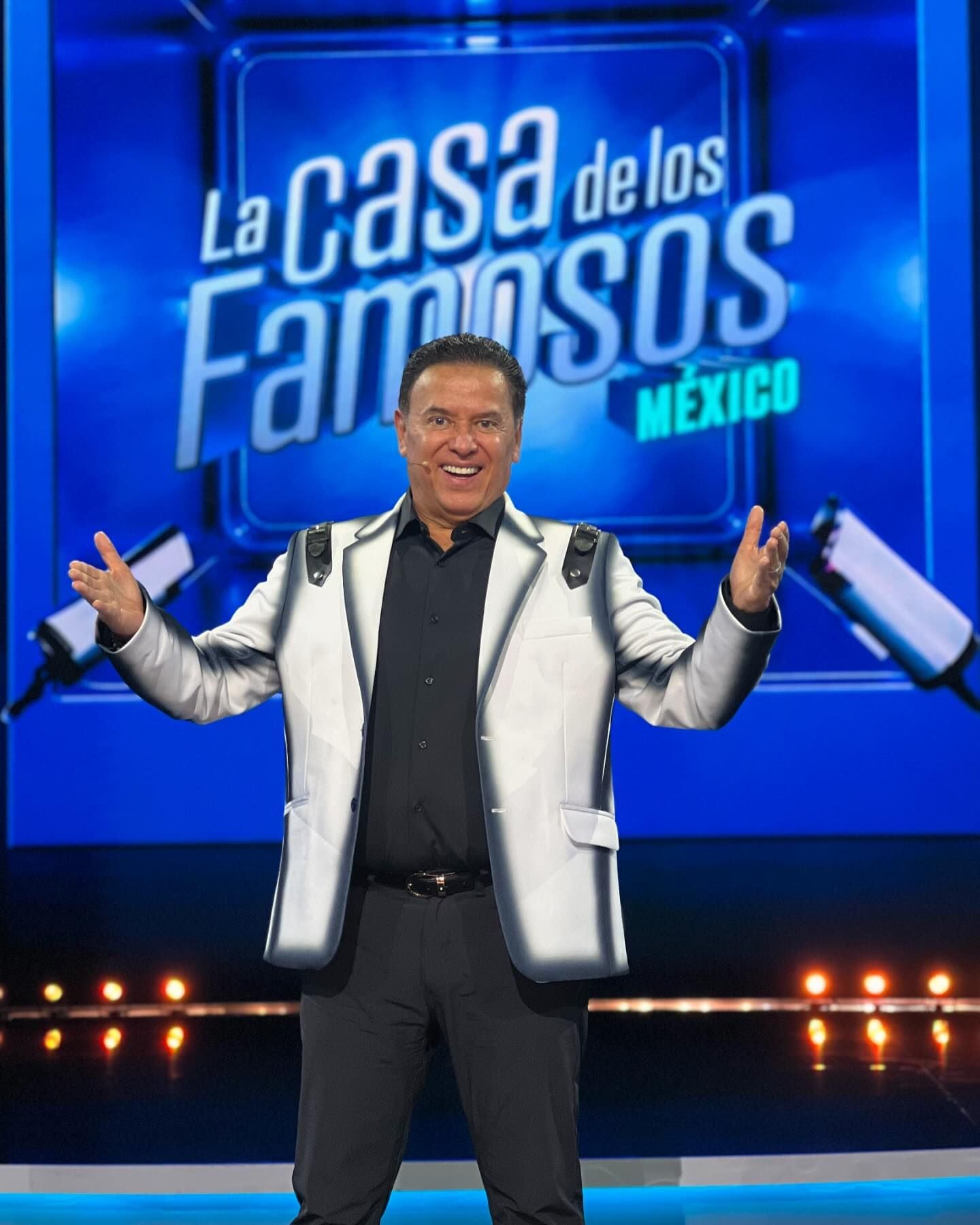 Mario Bezares, conductor.