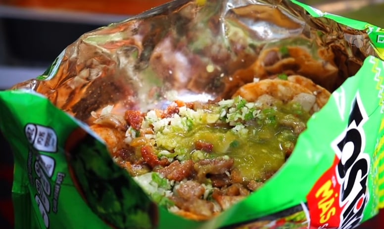 Tostitripas en taquería Román en Durango.