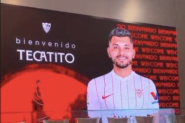 Tecatito Corona ya es jugador del Sevilla FC
