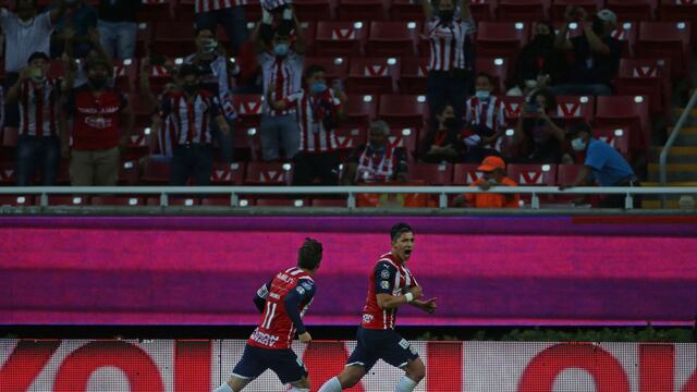 Club Chivas pone butacas en zona donde estaban las barras