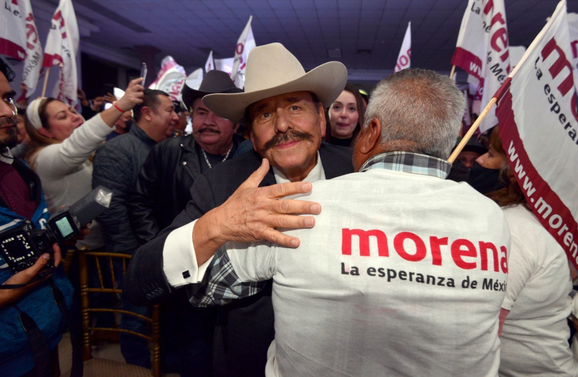 Armando Guadiana Tijerina arrancó ante militantes de Morena su precampaña rumbo a la gubernatura de Coahuila.