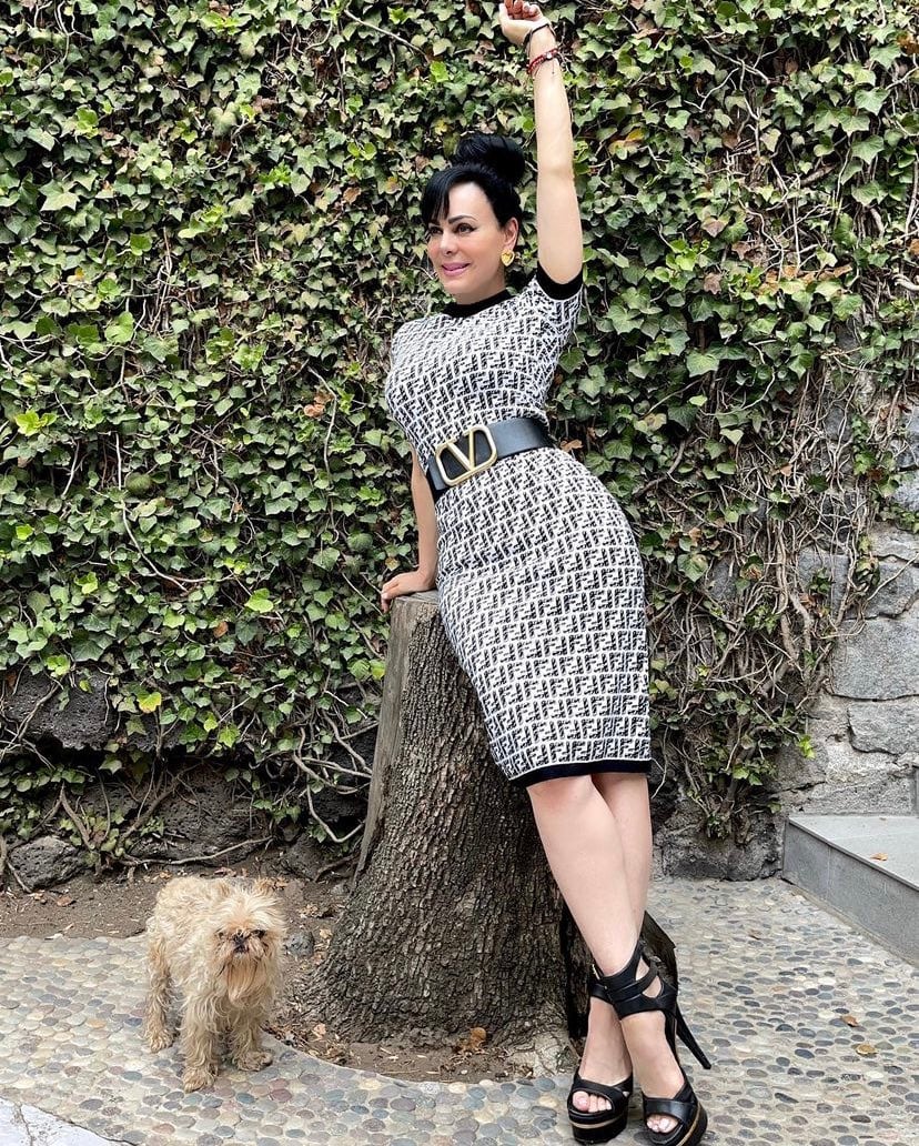 Maribel Guardia con Sadie, su perrita rastuda