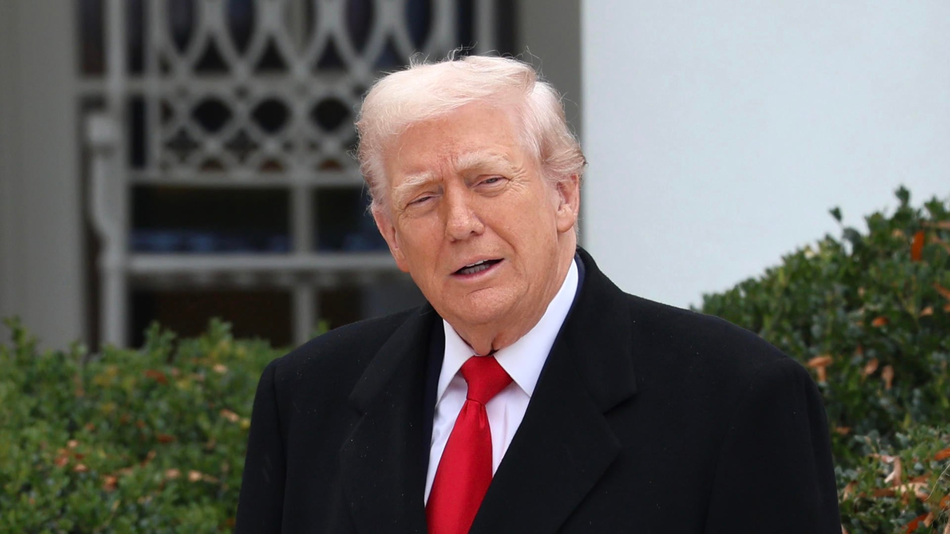 Lista de nombres vinculados a Jeffrey Epstein confirma a Donald Trump