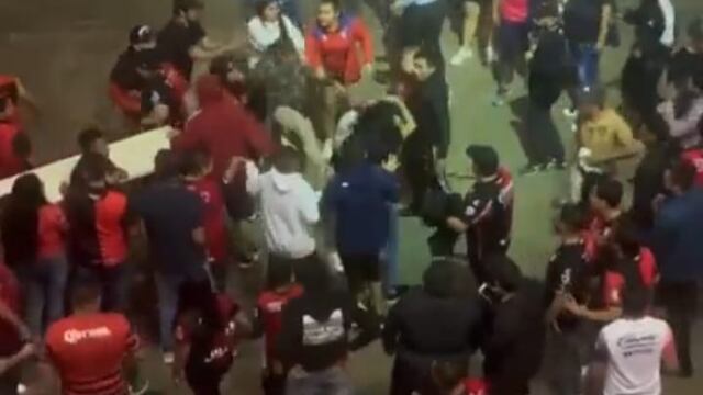 Bronca en el estadio Akron