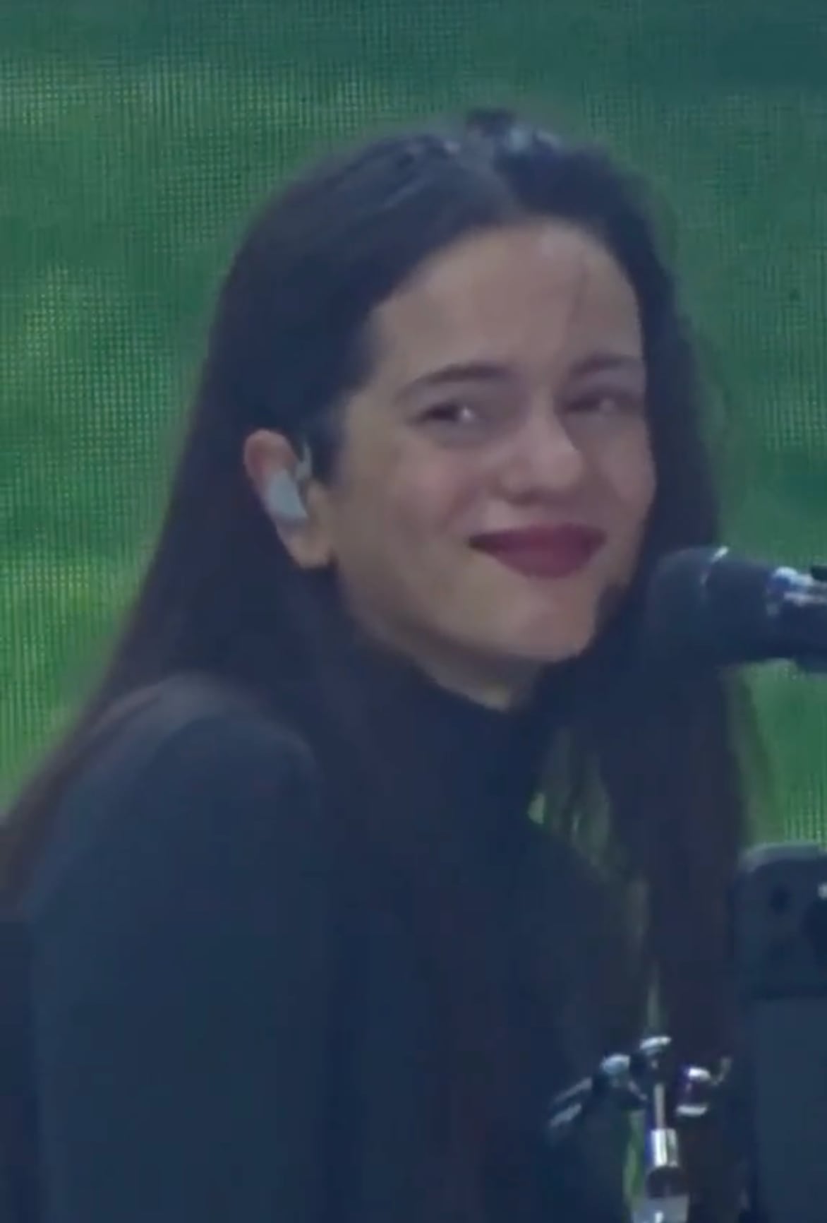Rosalía lloraba con Hentai, la canción que escribió para Rauw Alejandro, en los últimos conciertos de Motomami