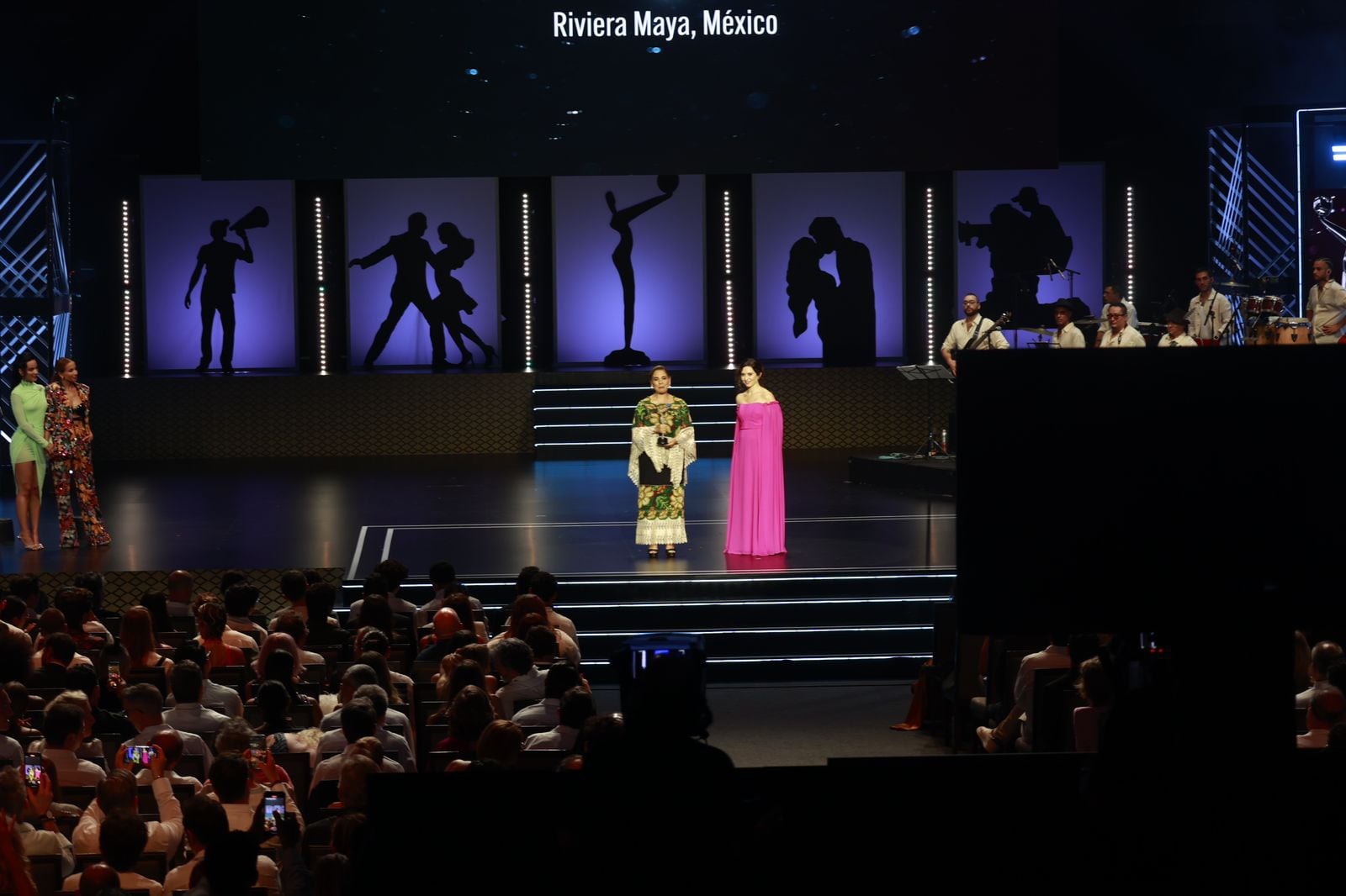 Mara Lezama destaca la Nueva Era del Caribe Mexicano en la entrega de los Premios Platino 2024