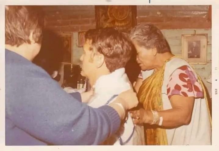 Pachita durante una cirugía