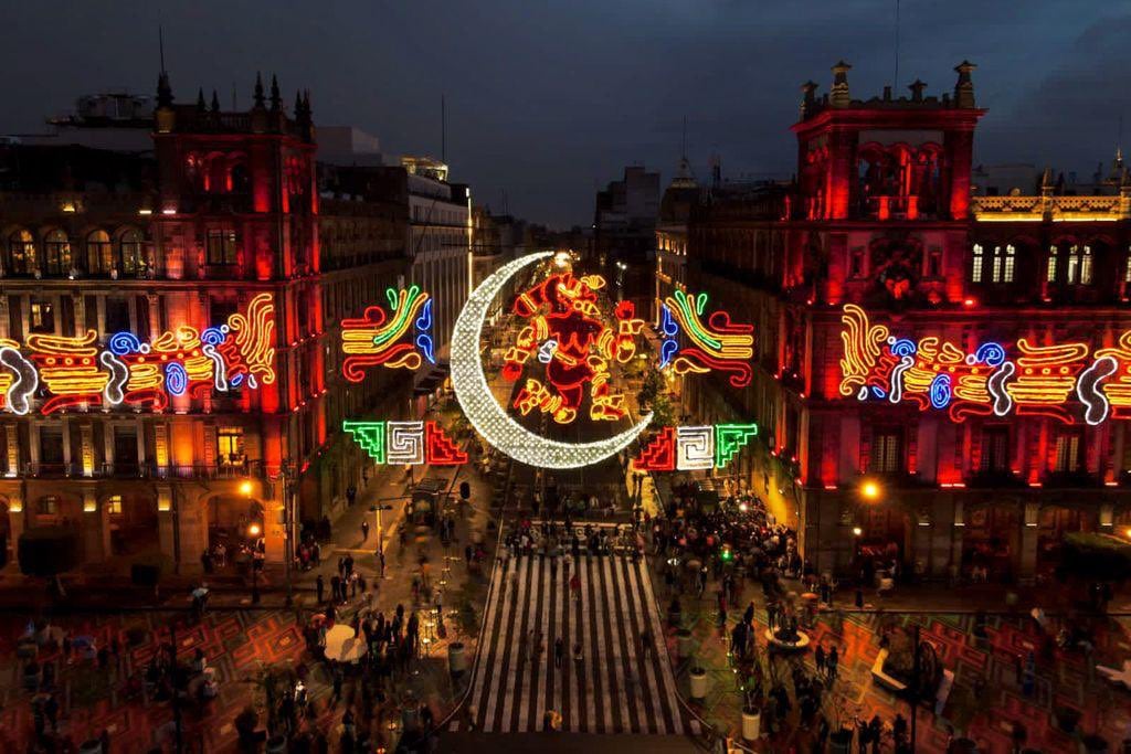 Luces decorativa en el Zócalo de la CDMX