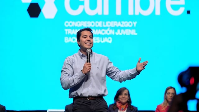 Felifer Macías impulsa talento de jóvenes durante Cumbre UAQ 2026.