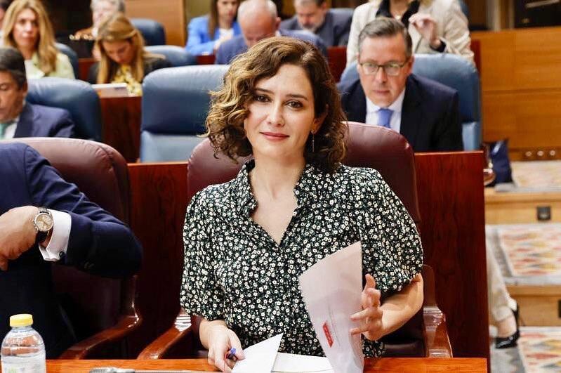 Isabel Díaz Ayuso, política que fue perreada por Anitta.