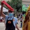 VIDEO: ¿El mejor disfraz de 2023? Está inspirado en El Pollo Loco y TikTok solo fue espectador de los regalos que aventó