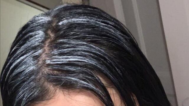 Cabello con delineador blanco