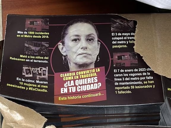 Paquetes con propaganda en contra de Claudia Sheinbaum encontrados en la alcaldía Cuauhtémoc