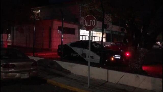 Elementos de Seguridad Escolar de la Secretaría de Educación estatal, arribaron al la escuela secundaria número 7 “Margarita Maza de Juarez”.