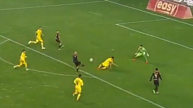 Humberto Suazo anota golazo