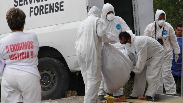 Fosa en Tetelcingo. 45 cuerpos exhumados del panteón Las Cruces.
