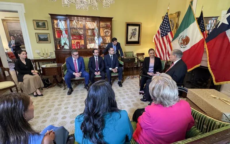 Maru Campos y Greg Abbott refuerzan relación entre Chihuahua y Texas