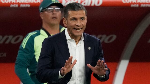 Jaime Lozano pide una bocanada de aire para mantenerse en el Tricolor