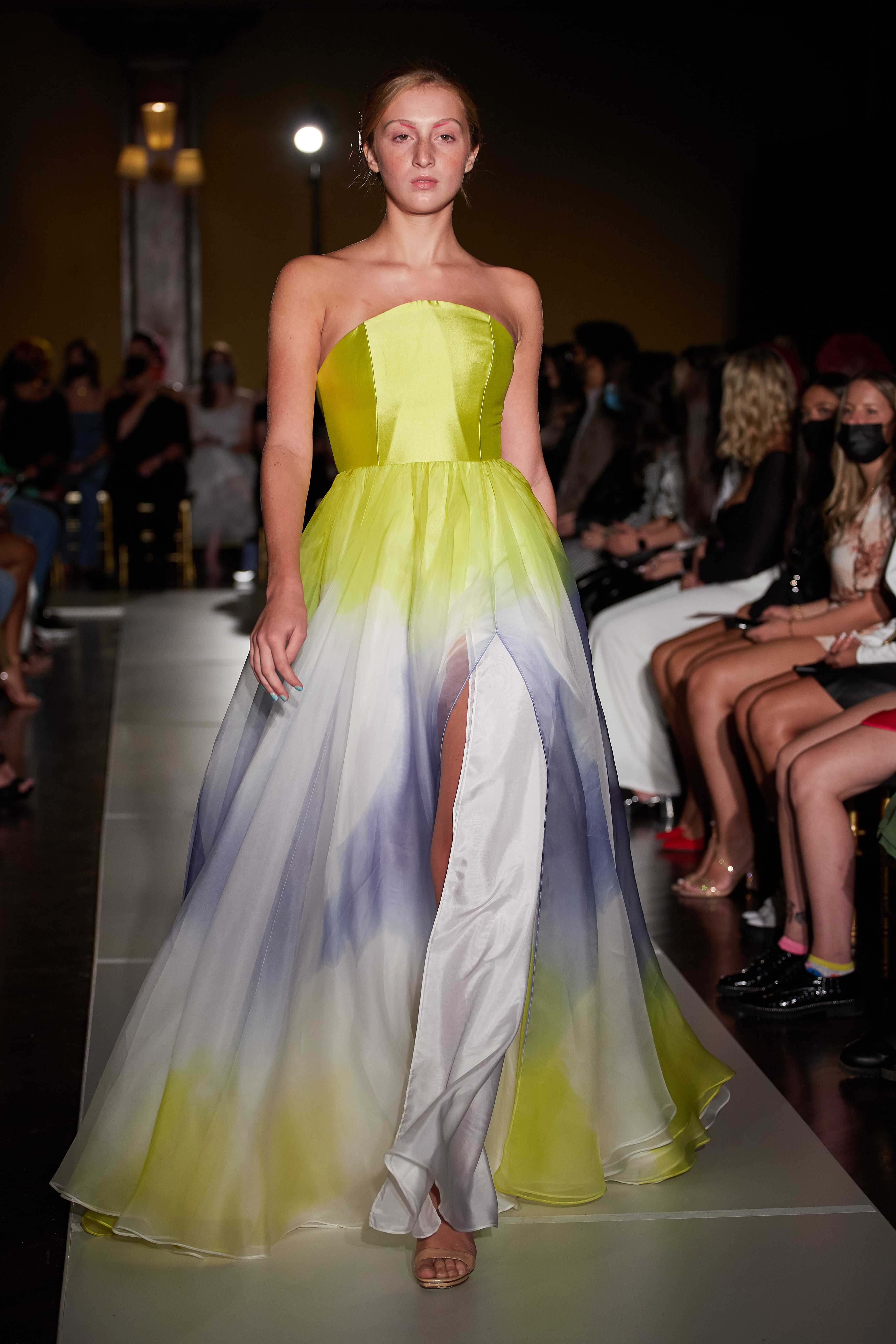 Modelo maquillada por Mariana Barcón