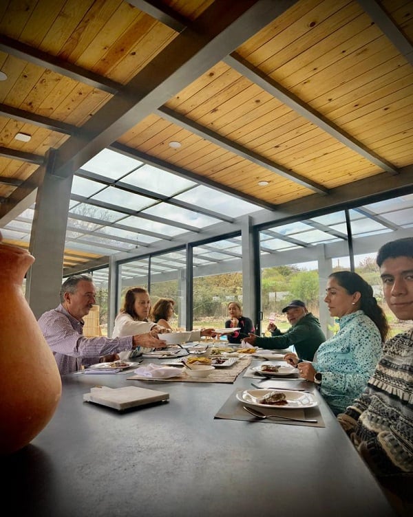 Patricia Armendáriz prepara brunch comiteco para sus invitados