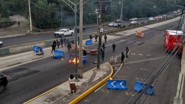 La manifestación provocó suspensión del servicio del Metrobús.
