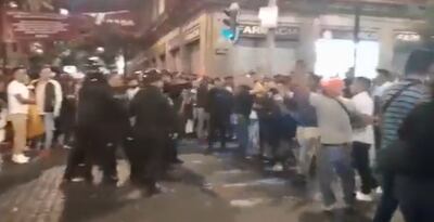 VIDEO: Fans de Grupo Firme se van a los golpes contra policía de la CDMX