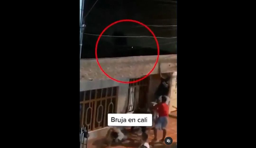 Captan a una bruja en Cali