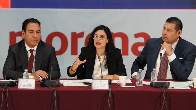 Luisa María Alcalde durante la plenaria de senadores de Morena
