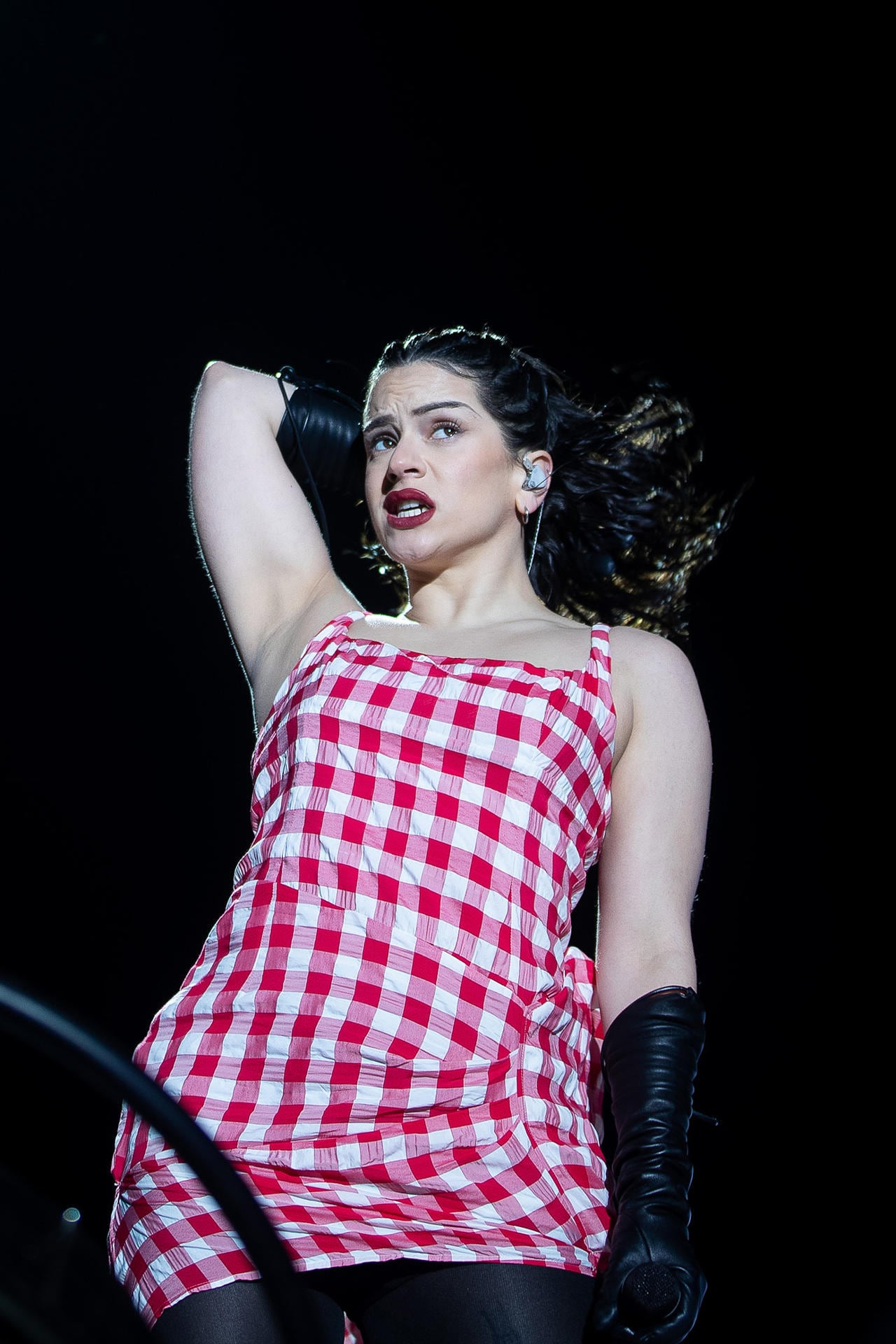 Pagan más de 3 mil pesos por ver el concierto de Rosalía en el Zócalo