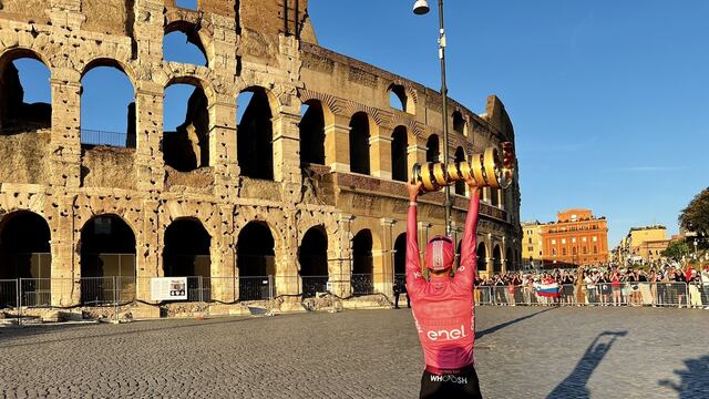 Tadej Pogacar, campeón absoluto del Giro de Italia 2024