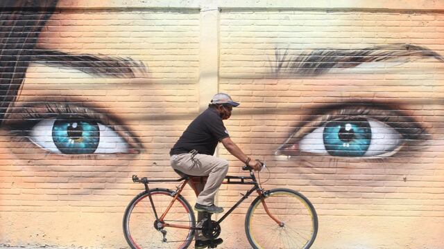 Hombre en bicicleta en la CDMX.
