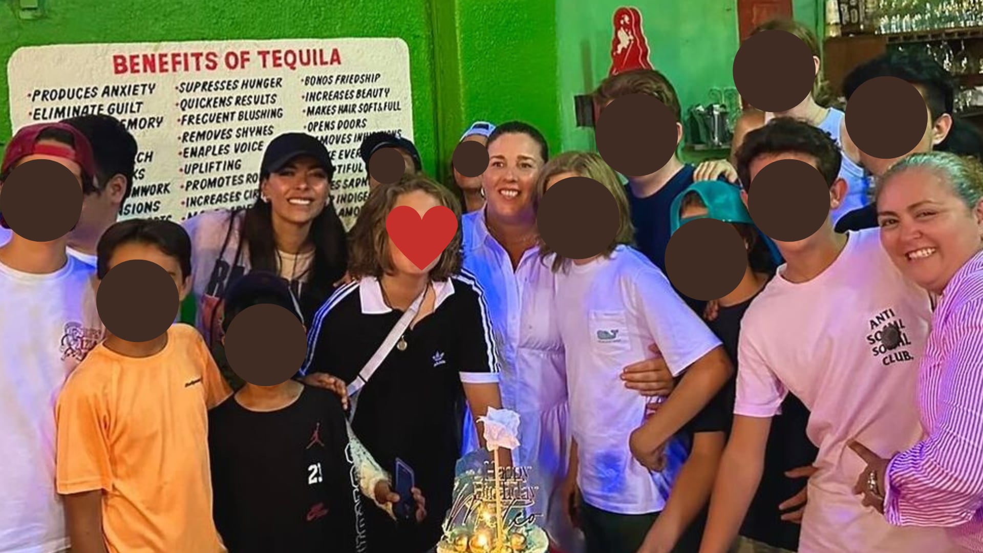 Galilea Montijo organiza festejo de cumpleaños a su hijo.