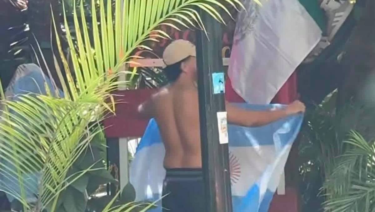Argentinos quitaron bandera de México en Playa del Carmen