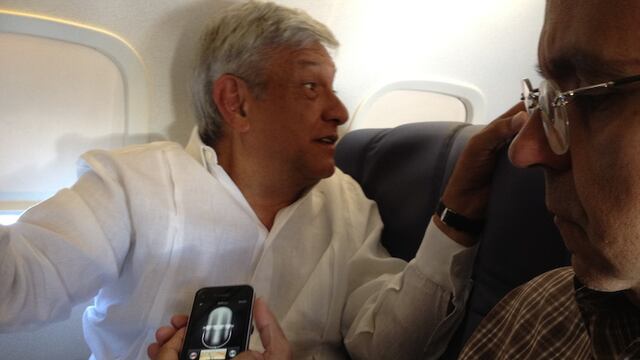 AMLO viaja en vuelo comercial por gira de trabajo en México