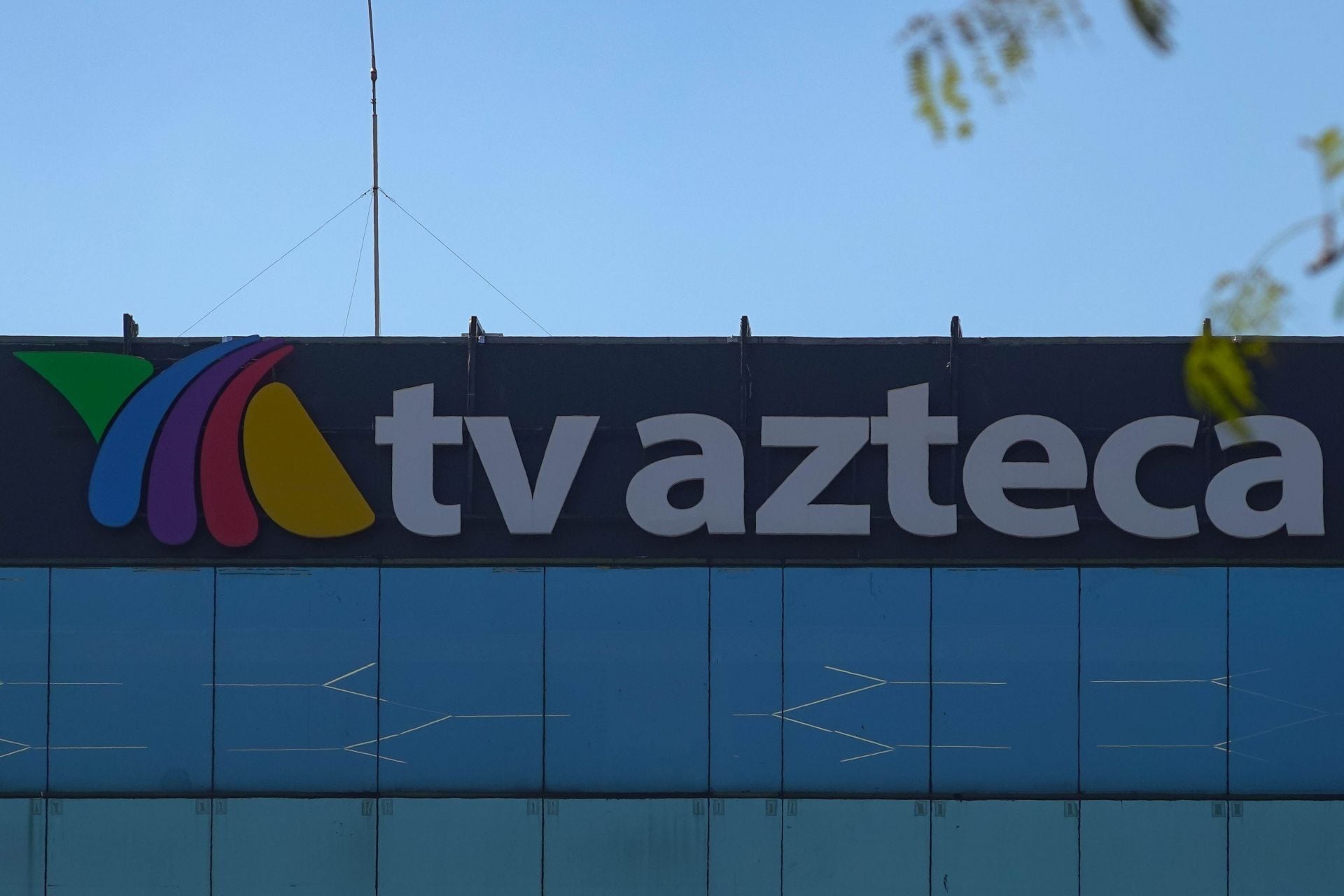 Dentro de las empresas de Ricardo Salinas Pliego, TV Azteca es la que presenta insolvencia