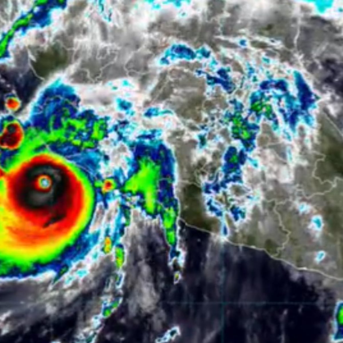 Huracán Simón categoría 4 mantiene el peligro máximo en Colima y Jalisco